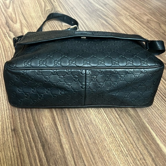 A229 - 💯 % authentic Gucci messenger crossbody bag - Picture 11 of 16